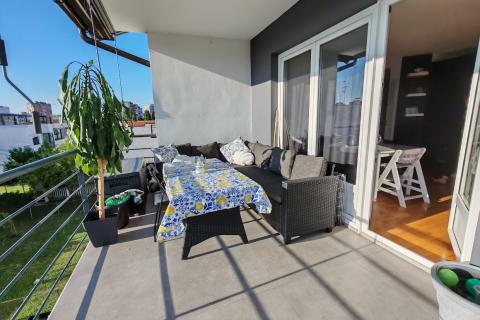 Karlovac, Grabrik - dvoetažni stan 115 m2 sa vlastitim parking mjestom i vrtom