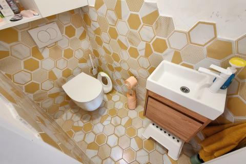 Karlovac, Grabrik - dvoetažni stan 115 m2 sa vlastitim parking mjestom i vrtom