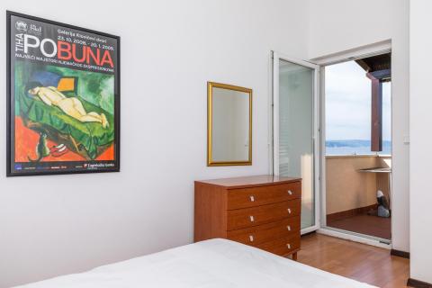 OTOK KRK-PUNAT kuća sa pet apartmana  prvi red do mora