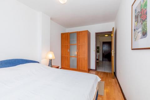 OTOK KRK-PUNAT kuća sa pet apartmana  prvi red do mora