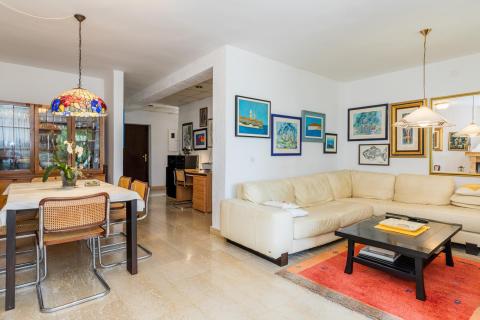 OTOK KRK-PUNAT kuća sa pet apartmana  prvi red do mora