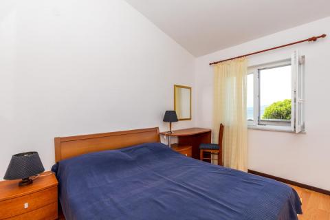 OTOK KRK-PUNAT kuća sa pet apartmana  prvi red do mora