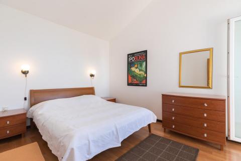 OTOK KRK-PUNAT kuća sa pet apartmana  prvi red do mora