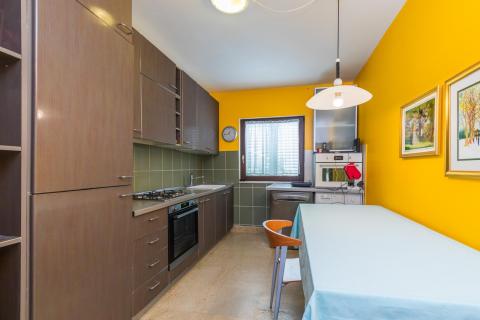 OTOK KRK-PUNAT kuća sa pet apartmana  prvi red do mora