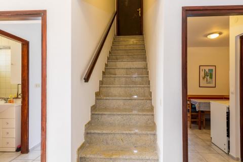 OTOK KRK-PUNAT kuća sa pet apartmana  prvi red do mora