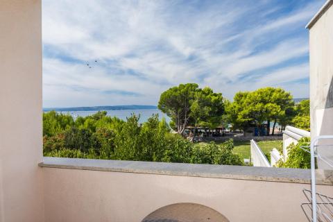 OTOK KRK-PUNAT kuća sa pet apartmana  prvi red do mora