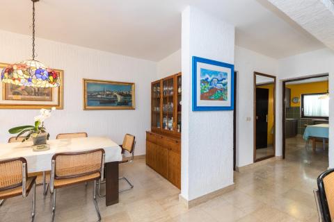 OTOK KRK-PUNAT kuća sa pet apartmana  prvi red do mora