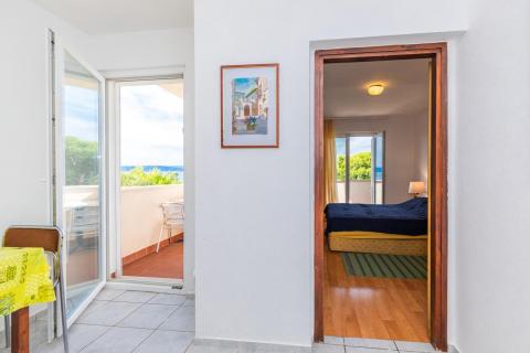 OTOK KRK-PUNAT kuća sa pet apartmana  prvi red do mora