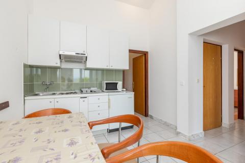 OTOK KRK-PUNAT kuća sa pet apartmana  prvi red do mora