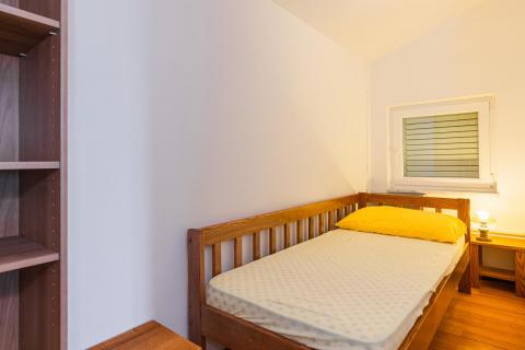 OTOK KRK-PUNAT kuća sa pet apartmana  prvi red do mora