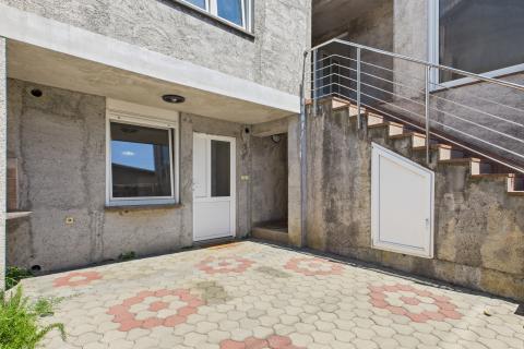 Crikvenica, Bribir - kuća u nizu sa garažom