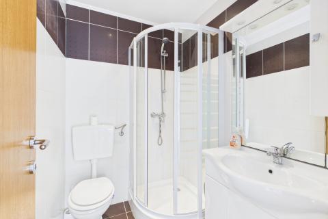 Crikvenica, Bribir - kuća u nizu sa garažom