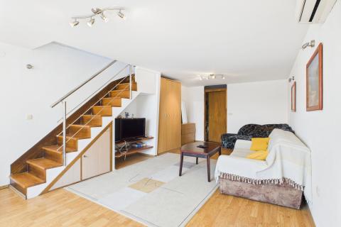 Crikvenica, Bribir - kuća u nizu sa garažom