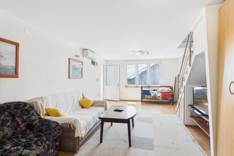 Crikvenica, Bribir - kuća u nizu sa garažom