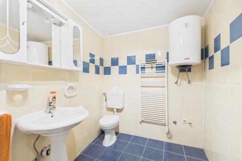 Crikvenica, Bribir - kuća u nizu sa garažom