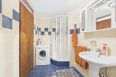 Crikvenica, Bribir - kuća u nizu sa garažom