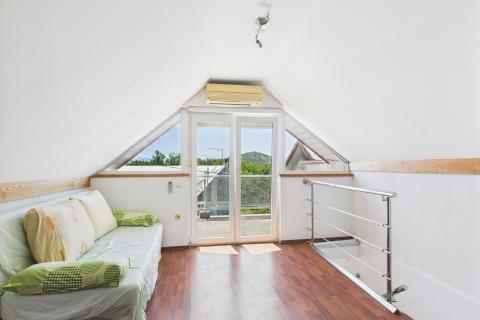 Crikvenica, Bribir - kuća u nizu sa garažom