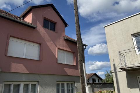 Petrinja, Centar - dvosobni stan na prvom katu kuće