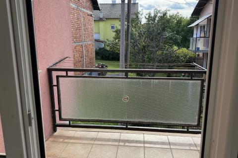 Petrinja, Centar - dvosobni stan na prvom katu kuće