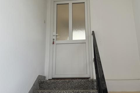 Petrinja, Centar - dvosobni stan na prvom katu kuće