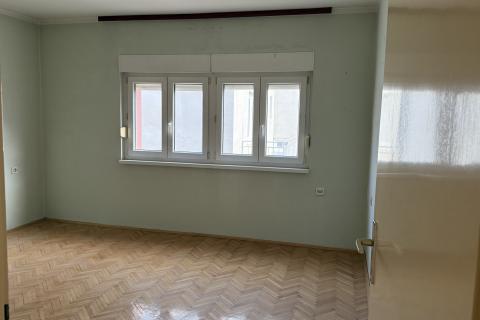 Petrinja, Centar - dvosobni stan na prvom katu kuće