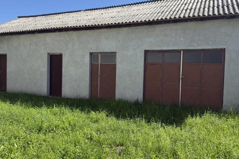 Petrinja, Centar - kuća s dva etažirana stana,6 soba, pomoćnom zgradom i garažom