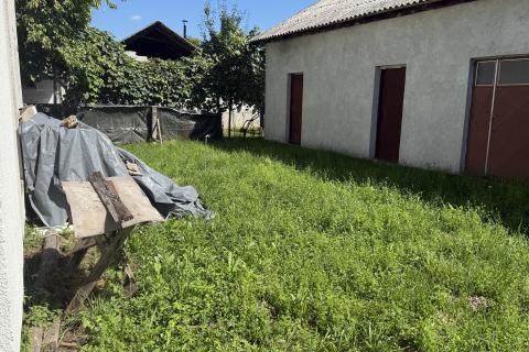 Petrinja, Centar - kuća s dva etažirana stana,6 soba, pomoćnom zgradom i garažom