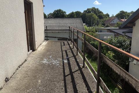 Petrinja, Centar - kuća s dva etažirana stana,6 soba, pomoćnom zgradom i garažom