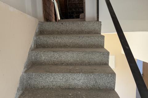 Petrinja, Centar - kuća s dva etažirana stana,6 soba, pomoćnom zgradom i garažom