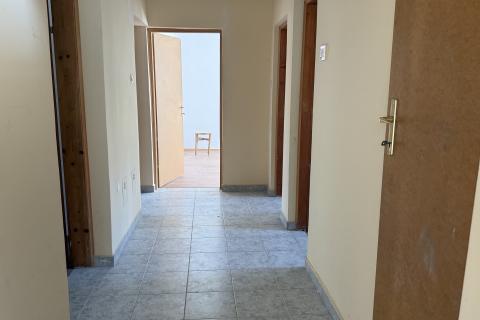 Petrinja, Centar - kuća s dva etažirana stana,6 soba, pomoćnom zgradom i garažom