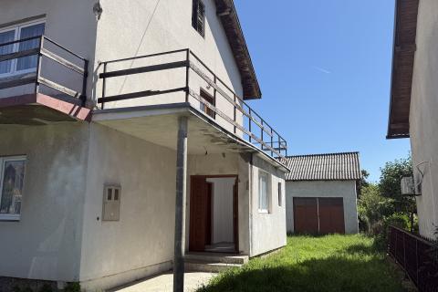 Petrinja, Centar - kuća s dva etažirana stana,6 soba, pomoćnom zgradom i garažom