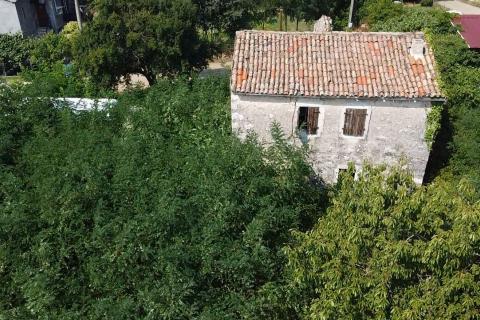 Istra , Poreč - Kamena kuća u okolici grada Poreča