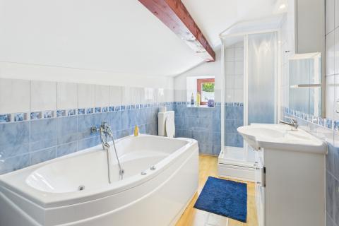 Crikvenica, Drivenik - apartmanska kuća za investiciju