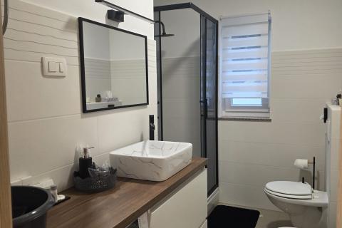 Brseč - dvojna kuća s pogledom na šumu