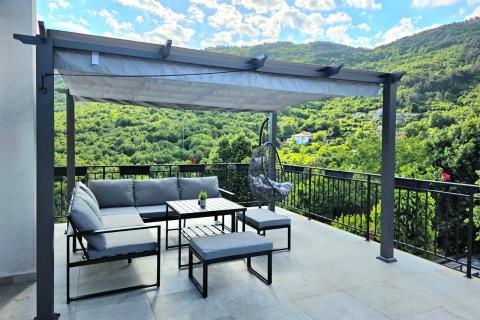 Brseč - dvojna kuća s pogledom na šumu