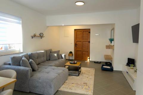 Brseč - dvojna kuća s pogledom na šumu