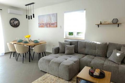 Brseč - dvojna kuća s pogledom na šumu