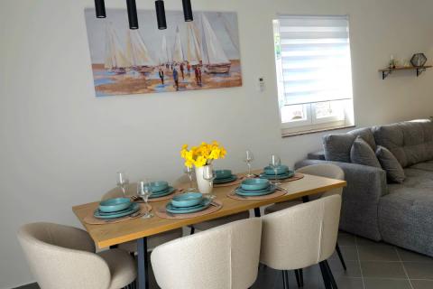 Brseč - dvojna kuća s pogledom na šumu