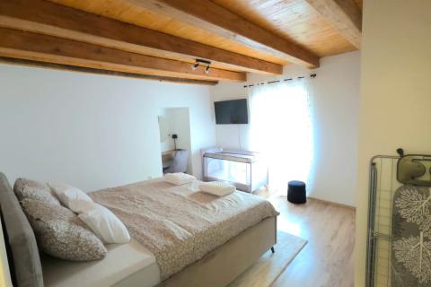 Brseč - dvojna kuća s pogledom na šumu