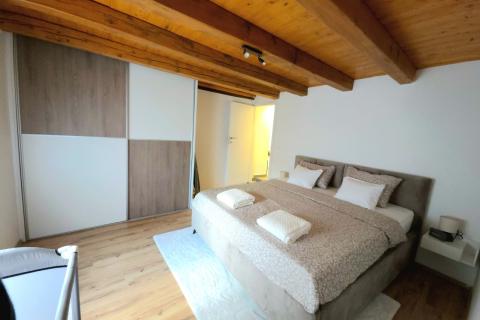 Brseč - dvojna kuća s pogledom na šumu