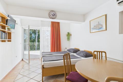 Istra,Rovinj,kuća u šumici do mora,parking,6 apartmana
