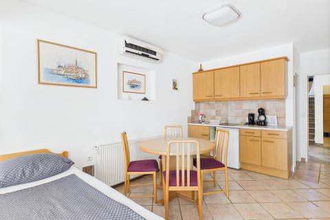 Istra,Rovinj,kuća u šumici do mora,parking,6 apartmana