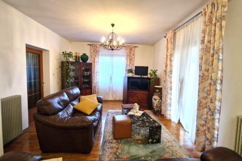 Pazin, Zarečje – Kuća 200 m² u miru prirode, zelenilo, pogled na rijeku