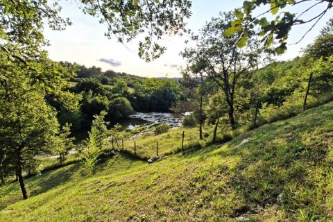 Pazin, Zarečje – Kuća 200 m² u miru prirode, zelenilo, pogled na rijeku