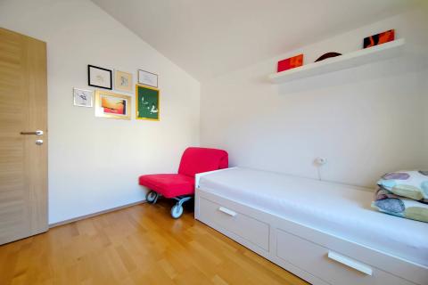 SELCE- apartman s pogledom na more i bazenom 
