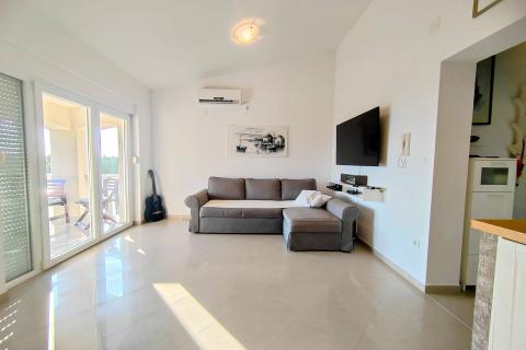 SELCE- apartman s pogledom na more i bazenom 