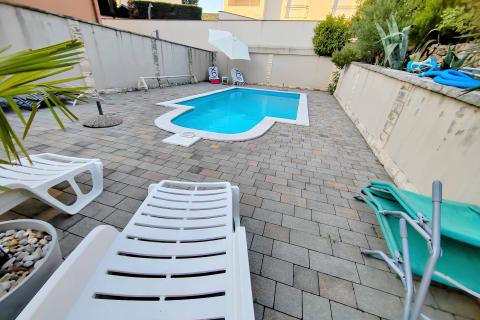 SELCE- apartman s pogledom na more i bazenom 