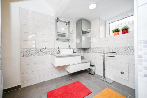 OPATIJA,IČIĆI- stan s parkingom, prvi red do mora