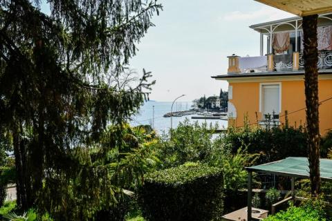 OPATIJA,IČIĆI- stan s parkingom, prvi red do mora
