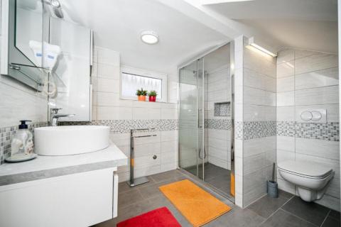 OPATIJA,IČIĆI- stan s parkingom, prvi red do mora